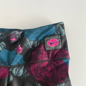 Nike One Icon Clash Women's 7 Mid-Rise Printed Training Shorts